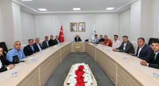Vali Varol muhtarlarla bir araya gelerek talep ve görüşleri dinledi