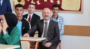 Vali Varol Samsat Çok Programlı Anadolu Lisesi'ni ziyaret etti