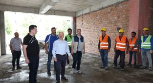 Vali Varol, Sanko Öğretmen Evi inşaatını inceledi