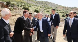 Vali Varol Yeşiltepe Köyü’nde inşaatı başlanan evleri inceledi