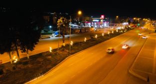 Valilik önündeki aydınlatma çalışmaları tamamlandı