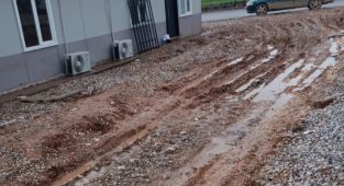 Vartana Prefabrik Kent'te depremzedenin çilesi bitmiyor