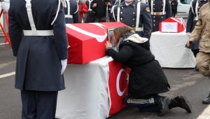 Vefat eden uzman çavuş ve oğlu memleketlerine uğurlandı - Videolu Haber