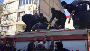 Vinçle taşınan eşyalar devrildi: 1 işçi yaralı - Videolu Haber