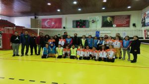 Voleybol Ve Badminton İl Birinciliği Kızlarda