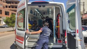 Yayaya çarpan motosiklet sürücüsü yaralandı - Videolu Haber