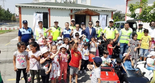 Yaz Kursu Öğrencilerine ‘Trafik Eğitimi’ Verildi