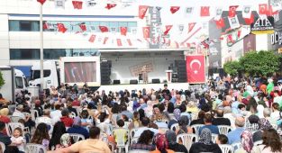 Yazar Dilek Cesur ‘Anneler Günü’ne özel söyleşide sevenleriyle bir araya geldi
