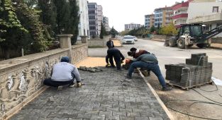 Yeni Mahalle'de kaldırım düzenleme çalışması