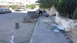 Yeni Sanayi Mahallesi’nde kaldırım yenileme çalışması