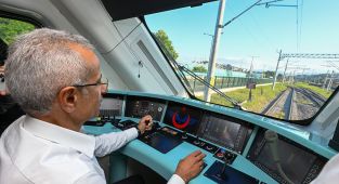 Yerli ve milli elektrikli tren seti bir yaşında