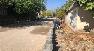 Yeşilyurt Mahallesi’nde kaldırım çalışması