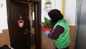 Yetimlerden Hayırsever Gülfidan Teyzeye Geçmiş Olsun Ziyareti - Videolu Haber