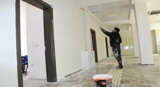 Yıkıcı depremin yaraları sarılmaya devam ediyor