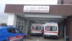 Yıkılan Duvarın Altında Kalan İki Kardeş Yaralandı