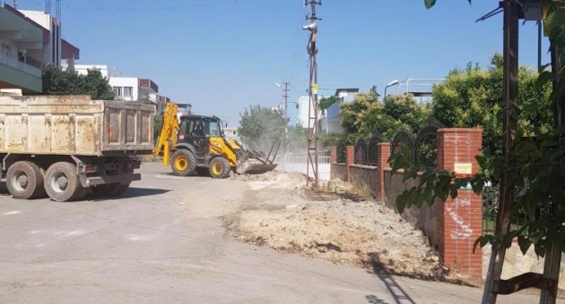 Yıpranan Kaldırım Taşları Yenileniyor