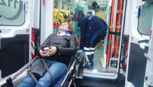 Yolcu Minibüsü İle Otomobil Çarpıştı: 2 Yaralı - Videolu Haber