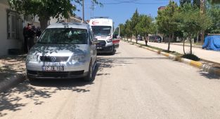 Yoldan geçen küçük çocuk arabanın çarpmasıyla yaralandı - Videolu Haber