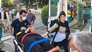 Yolun karşısına geçmek isteyen kadına otomobil çarptı - Videolu Haber