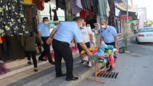 Zabıta ekiplerinden esnafa kaldırım işgali uyarısı